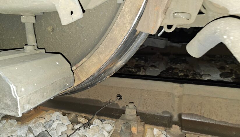 Un tren care circula pe traseul Roșiori Nord - București Basarab a deraiat