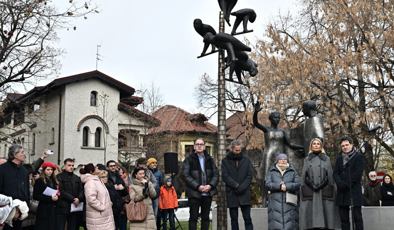 Grupul statuar Lovinescu-Ierunca