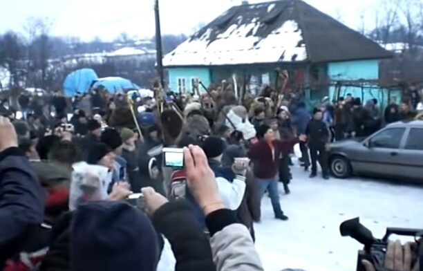 Bătaia tradiţională de Anul Nou de la Ruginoasa