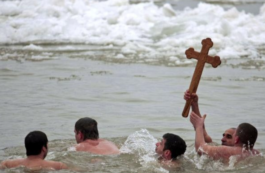 Recuperarea crucii de Bobotează