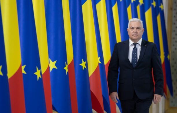 Angel Tîlvăr, ministrul Apărării