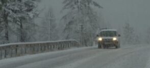 Ninsoare. Circulație rutieră în condiții de iarnă
