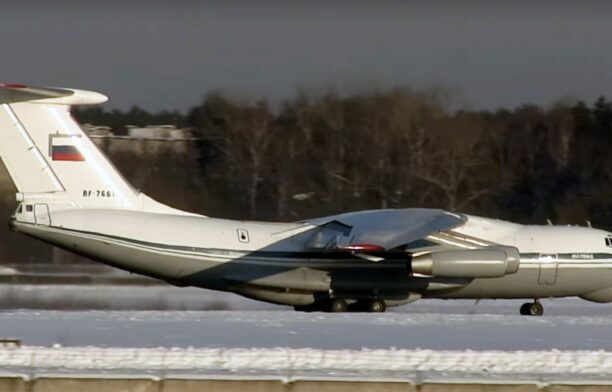 Avion militar rusesc de transport de tip Il-76. Sursa foto: Profimedia