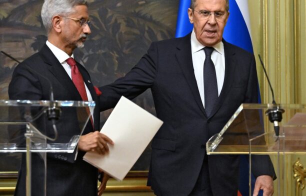 Negocieri între ministrul rus de externe Serghei Lavrov și ministrul de externe al Republicii India Subrahmaniyam Jaishankar. Sursa foto: Profimedia