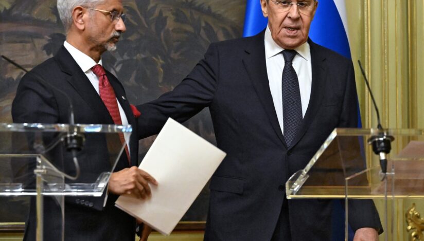 Negocieri între ministrul rus de externe Serghei Lavrov și ministrul de externe al Republicii India Subrahmaniyam Jaishankar. Sursa foto: Profimedia