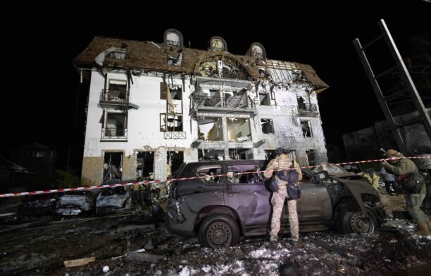 Două rachete ruseşti au lovit un hotel din Harkov. Sursa foto: Profimedia