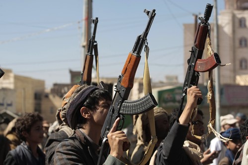 Rebelii Houthi anunţă moartea şefului guvernului lor din Yemen şi a mai multor miniştri în atacuri israliene
