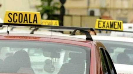 Nouă persoane, inclusiv poliţişti, deferite justiţiei de DNA Timişoara pentru fraudarea examenelor auto
