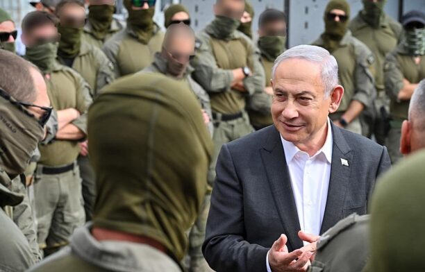 Prim-ministrul Benjamin Netanyahu, printre militari israelieni. Sursa foto: Facebook, Benjamin Netanyahu