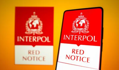 „Notificările roșii” și „notificările albastre”. Cum se folosesc de Interpol regimurile autoritare pentru a vâna disidenți