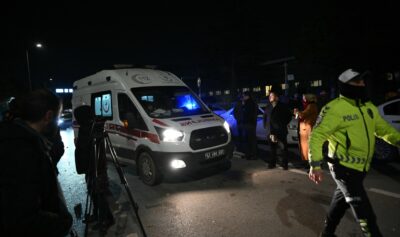 Ambulanță în Turcia. Ofițer de poliție în Turcia. Șapte angajaţi ai unei fabrici turceşti a grupului american Procter & Gamble. Sursa foto: Profimedia Images