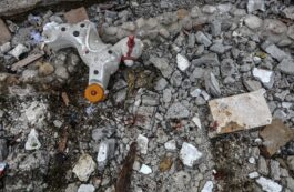 Palestinieni care părăsesc zona spitalului Al-Shifa. Sursa: Profimedia Images