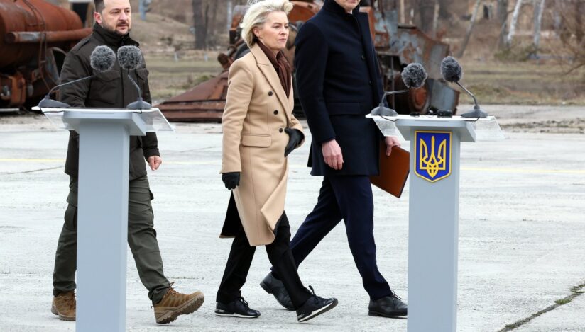 Preşedinta Comisiei Europene, Ursula von der Leyen și premierul belgian Alexander de Croo, în vizită la Kiev la împlinirea a doi ani de lansarea invaziei ruse în Ucraina. Sursa foto: Profimedia Images
