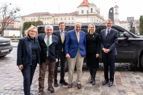 Liderul majorității din Senatul SUA, discuții cu Zelenski la Liov / The Kyiv Independent
