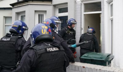 Raiduri ale poliției britanice. Poliție Marea Britanie. Polițiști britanici. Sursa foto: Profimedia Images