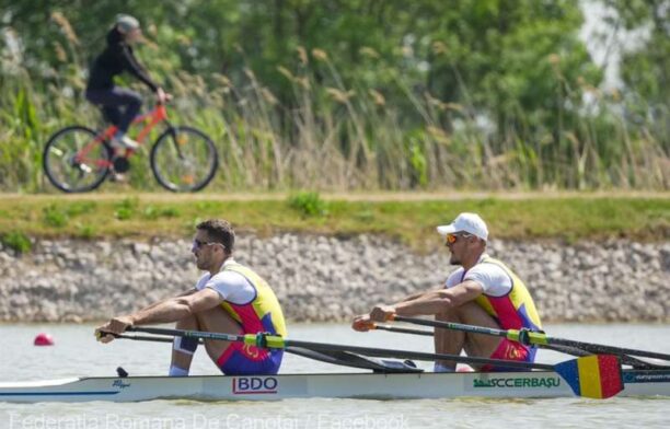 România a cucerit în premieră o medalie de aur în proba masculină de dublu vâsle la Campionatele Europene de canotaj, duminică, la Szeged (Ungaria), prin Andrei-Sebastian Cornea şi Marian Enache. Sursa foto: Federația Română de Canotaj