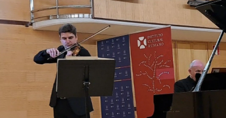 Violonistul Vlad Stănculeasa și pianistul australian James Maddox