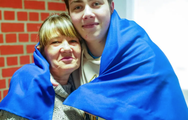 Un adolescent ucrainean deportat în Rusia s-a întors acasă / The Kyiv Independent