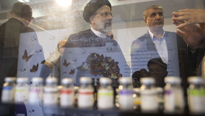 Fostul președintele iranian inspectează realizările industriei nucleare iraniene
