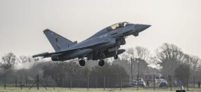 Aeronavă Eurofighter Typhoons aparținând Forţelor Aeriene Regale ale Marii Britanii. Sursa foto: Profimedia Images