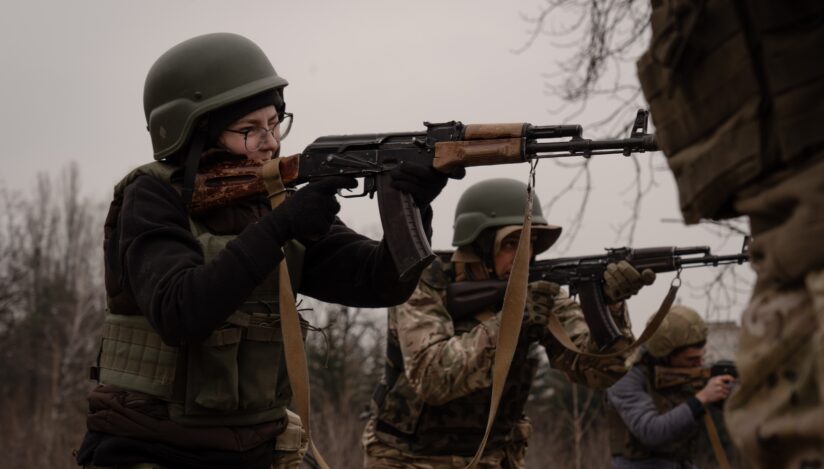 Ucraina, presată să rezolve criza de recruți prin mobilizarea femeilor