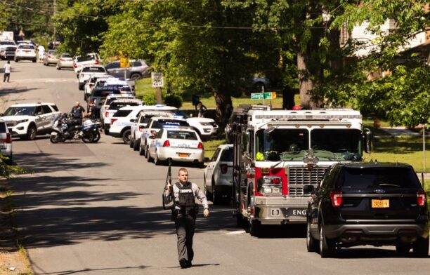 Patru poliţişti au fost ucişi într-un schimb de focuri în timpul unei operaţiuni de arestare a unui suspect, care a fost la rândul său ucis, în Charlotte, în statul american Carolina de Nord. Sursa foto: Profimedia Images