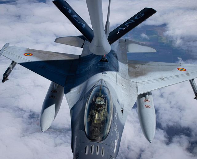 Misiune NATO. Piloții militari români protejează spațiul aerian baltic