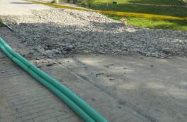 Surparea care s-a produs pe strada 23 August din localitatea Slănic nu s-a extins, iar zona dă semne de stabilizare. Sursa foto: Institutia Prefectului Judetul Prahova