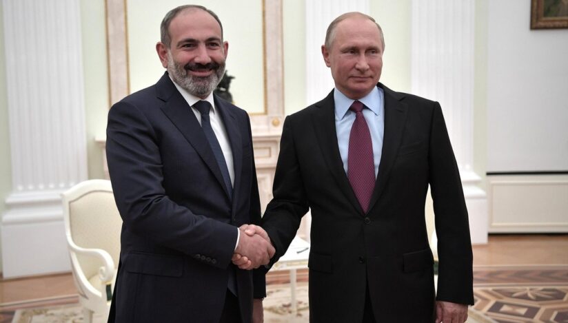Preşedintele rus Vladimir Putin și premierul armean Nikol Paşinian. Sursa foto: Profimedia Images