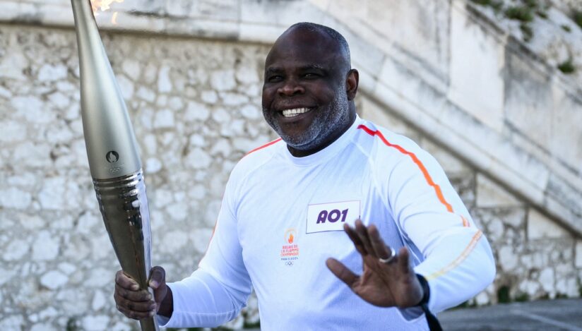 Ştafeta flăcării olimpice a început la Marsilia cu fostul fotbalist Basile Boli. Sursa foto: Profimedia Images