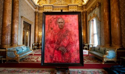 Regele Charles al III-lea al Marii Britanii a prezentat primul său portret oficial ce a fost realizat după încoronarea sa din mai 2023. Sursa foto: Profimedia Images