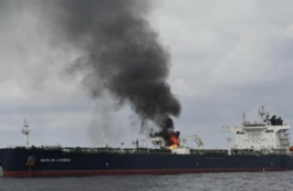 Două nave au luat foc după ce au fost atacate cu rachete în Golful Aden / Foto captură TASS