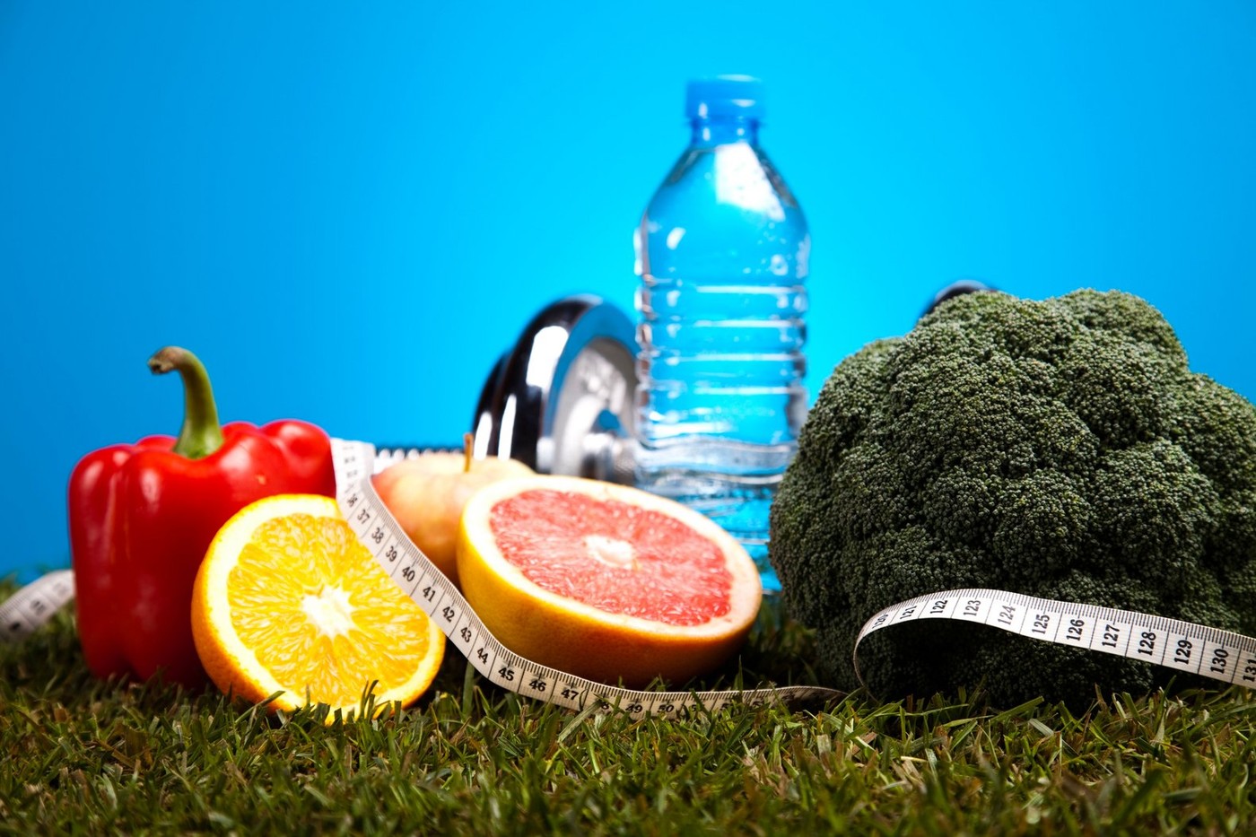 Oboseală, amețeli și crampe musculare. Apa nu este întotdeauna suficientă pentru hidratare. Ce suplimente pot ajuta