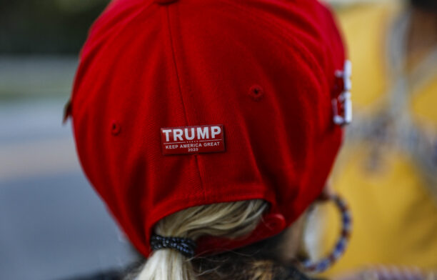 Șapcă cu un slogan al lui Donald Trump