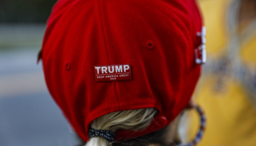Șapcă cu un slogan al lui Donald Trump