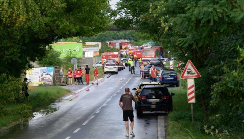 Accident între un tren și un autobuz în Slovacia. Sursa foto: Profimedia Images