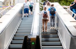 Scările rulante din Pasajul pietonal de la Piaţa Universităţii