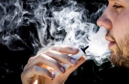 Dispozitiv electronic de vapat / Profimedia Images