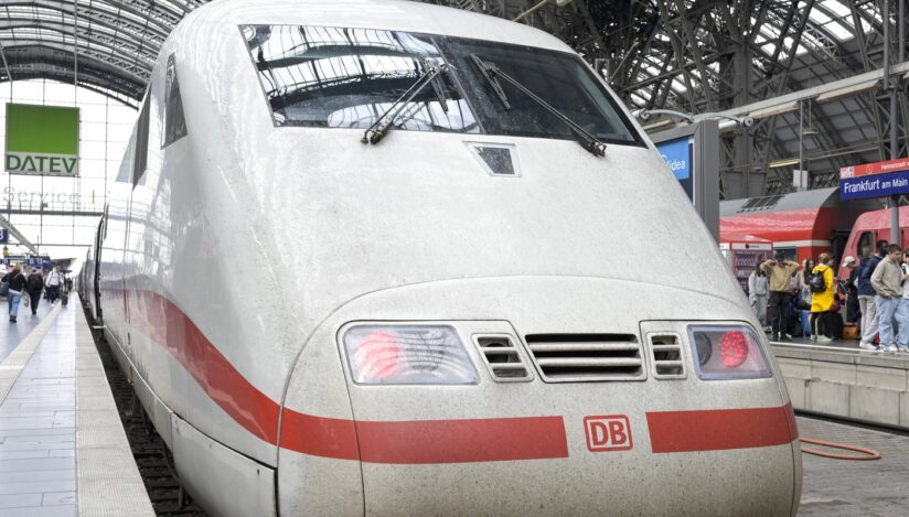 Cale ferată la Frankfurt. Tren în Frankfurt, Germania. Deutsche Bahn. Sursa foto: Profimedia Images