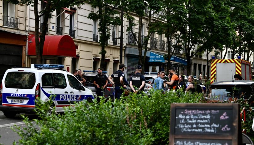 O maşină a lovit miercuri terasa unei cafenele din Paris. Poliția franceză. Polițiști francezi. Sursa foto: Profimedia Images