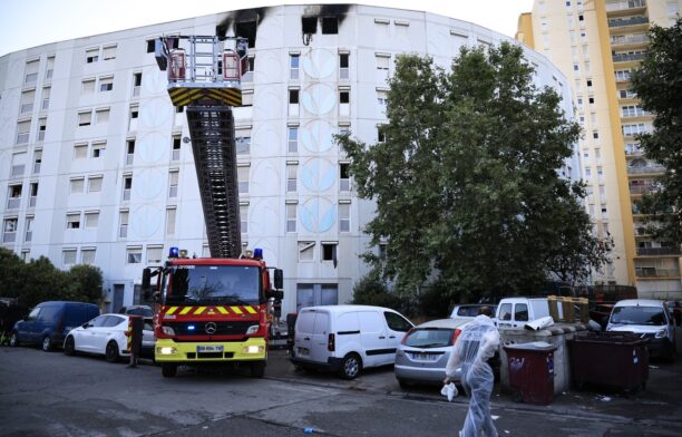 Cel puţin şapte morţi într-un incendiu dintr-un bloc din Nisa. Sursa foto: Profimedia Images