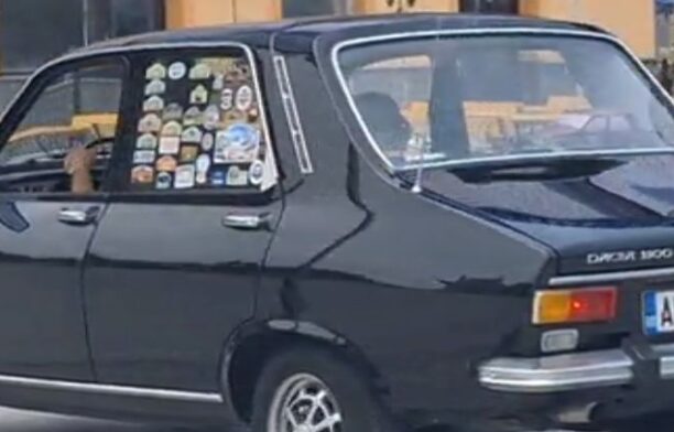 Mașină de epocă. Automobil Dacia 1300