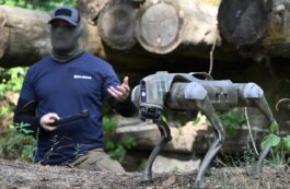 Câine robot / Voice of America