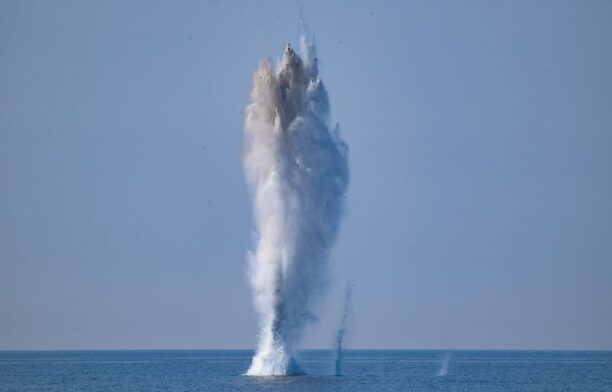 Distrugere mină marină. foto: Facebook, Forțele Navale Române
