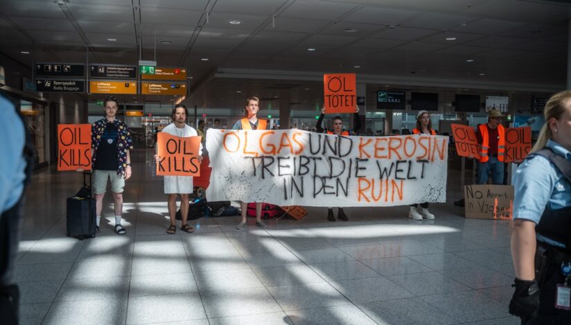 Activişti pentru climă din mişcarea ”Ultima generaţie”. Sursa foto: Profimedia Images