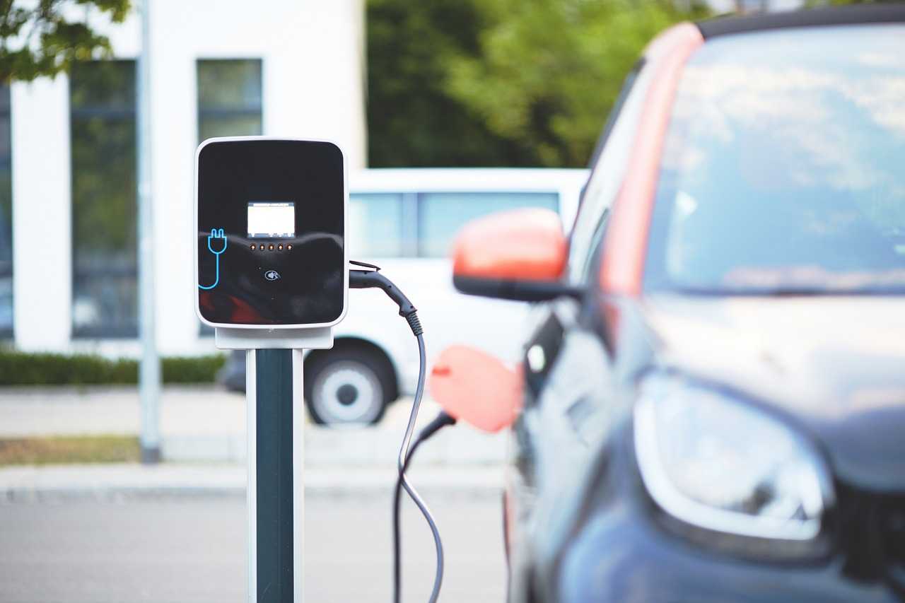 WSJ: Retragerea SUA din ambițiile privind vehiculele electrice se răspândește în întreaga lume