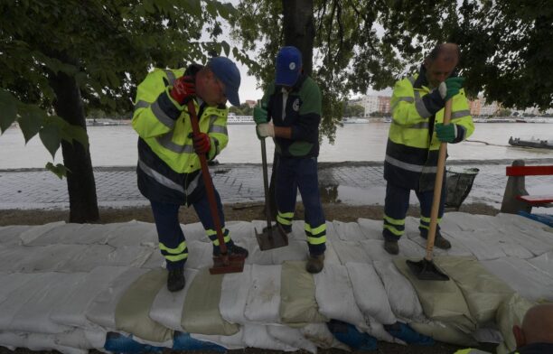 Dig temporar pentru prevenirea inundațiilor. sursa foto: Profimedia Images