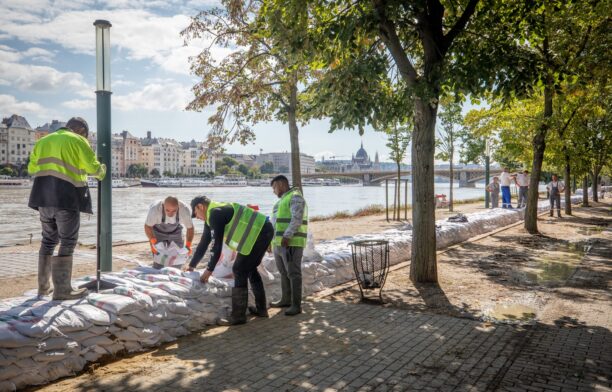 Pregătiri pentru inundații în Budapesta. Sursa foto: Profimedia Images