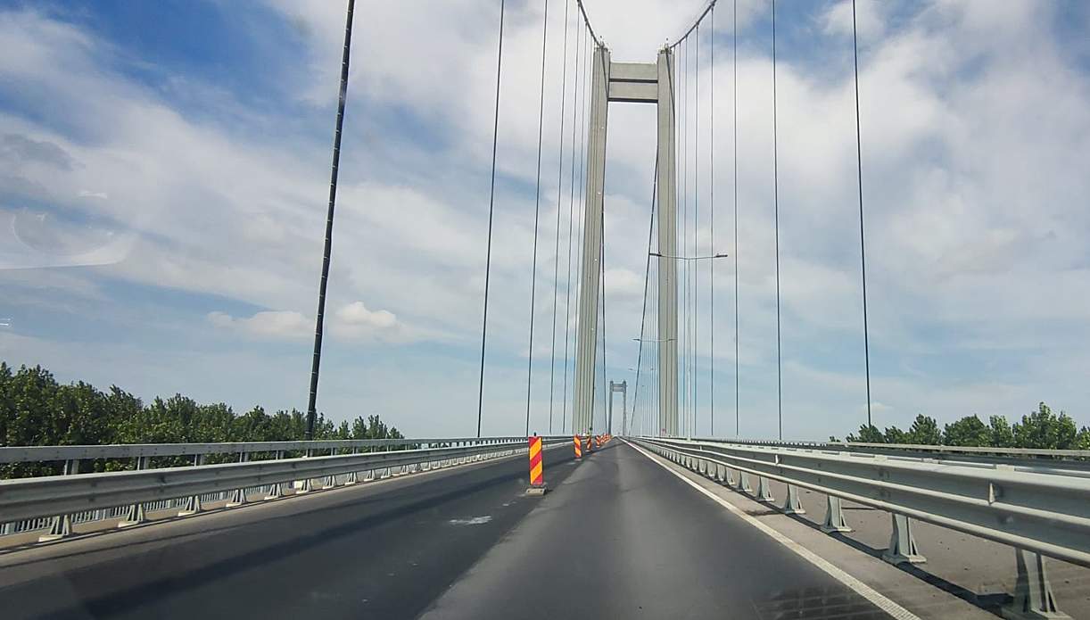 Restricții de trafic pe Podul Suspendat de la Brăila pentru lucrări de asfaltare în perioada 6-10 iulie