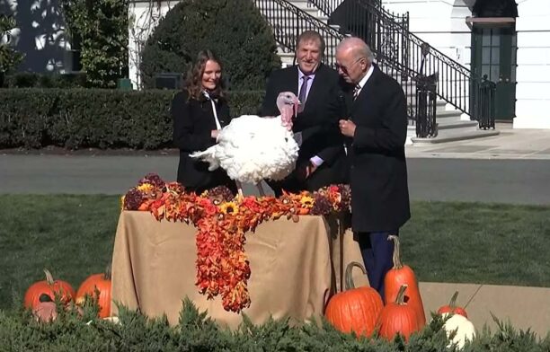 Joe Biden a graţiat curcanii Peach şi Blossom / captura video